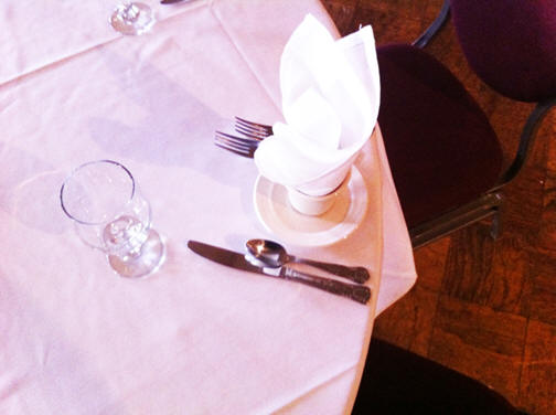 Rounds place setting